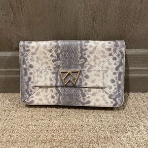 Kelly Wynne Crossbody/Clutch